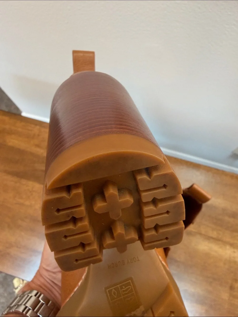 Tory Burch Carson Lug Boot in Toasted Carmel. sz 9.